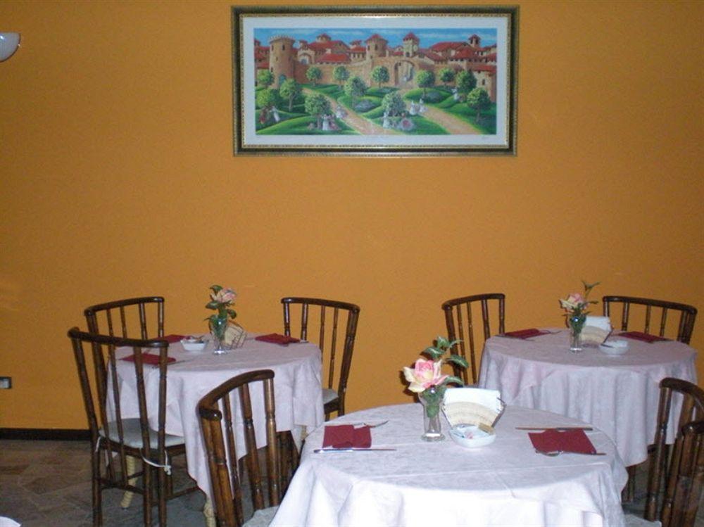 Aer Hotel Malpensa Oleggio Esterno foto
