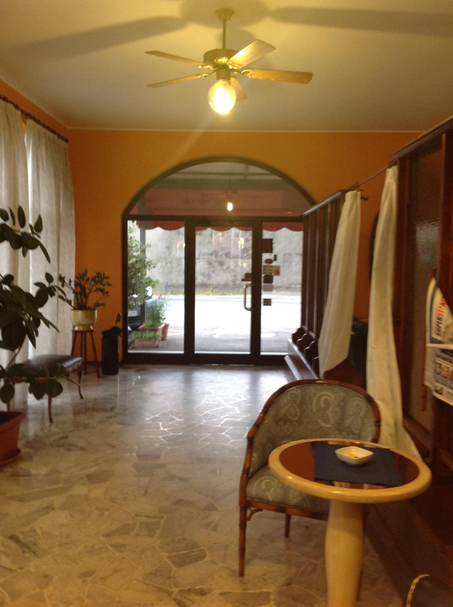 Aer Hotel Malpensa Oleggio Esterno foto
