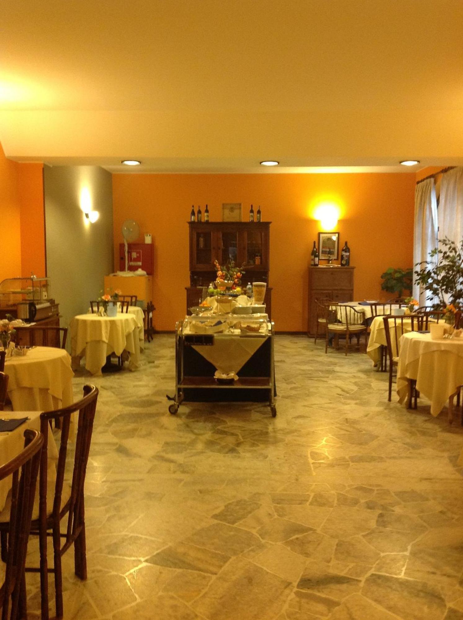 Aer Hotel Malpensa Oleggio Esterno foto