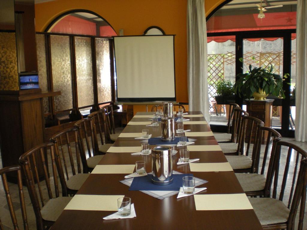Aer Hotel Malpensa Oleggio Esterno foto