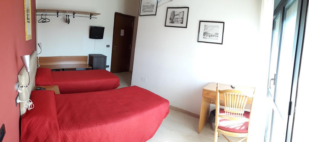 Aer Hotel Malpensa Oleggio Esterno foto