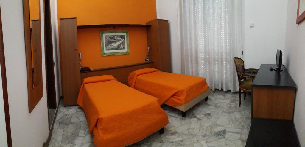 Aer Hotel Malpensa Oleggio Esterno foto