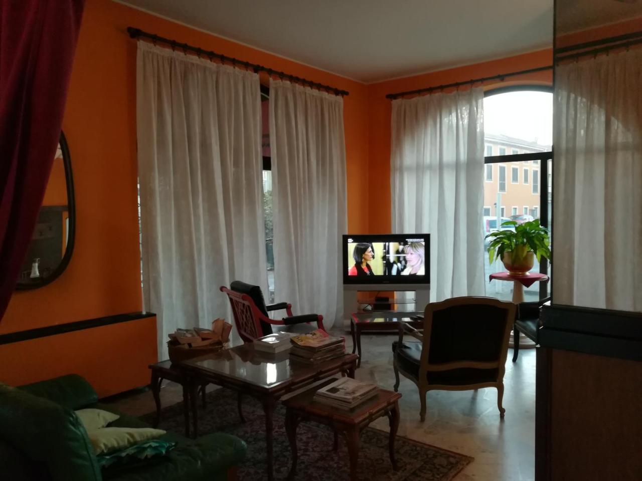 Aer Hotel Malpensa Oleggio Esterno foto
