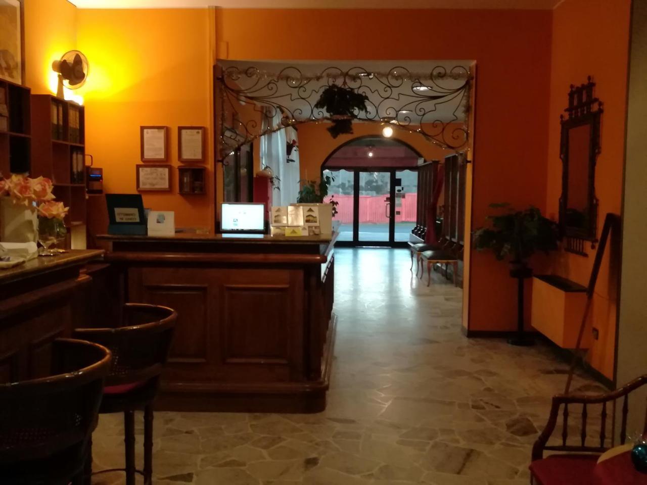 Aer Hotel Malpensa Oleggio Esterno foto