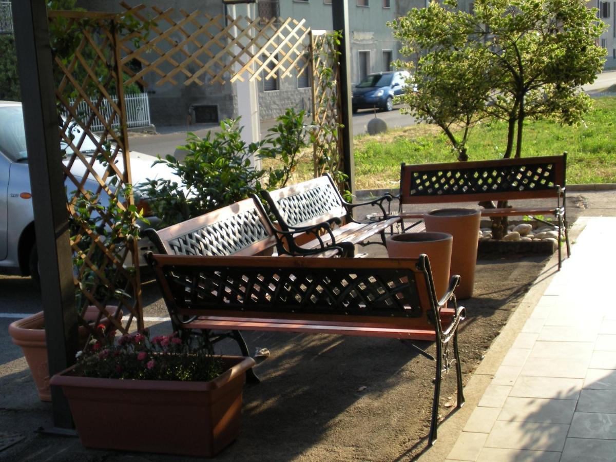 Aer Hotel Malpensa Oleggio Esterno foto
